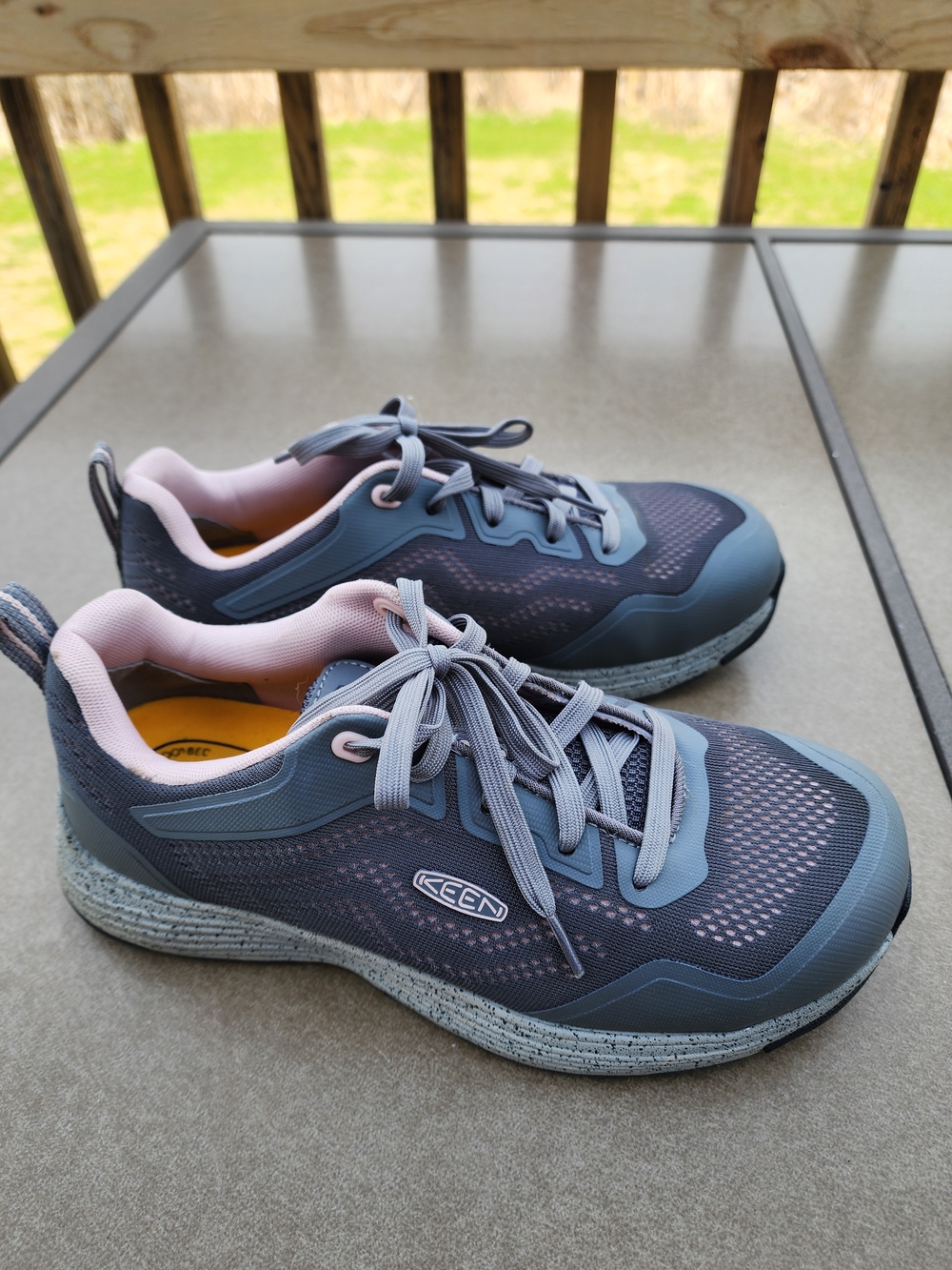 Keen Women's 9.5W Steel-toe Lace-Up Sneakers - Picture 3 of 8